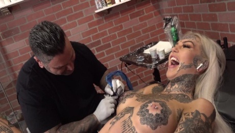 Amber Luke masturbates while getting tattooed