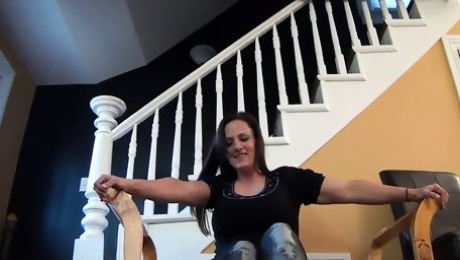 Woman Teaches Spoiled Brat a Lesson with Her Sweaty Feet